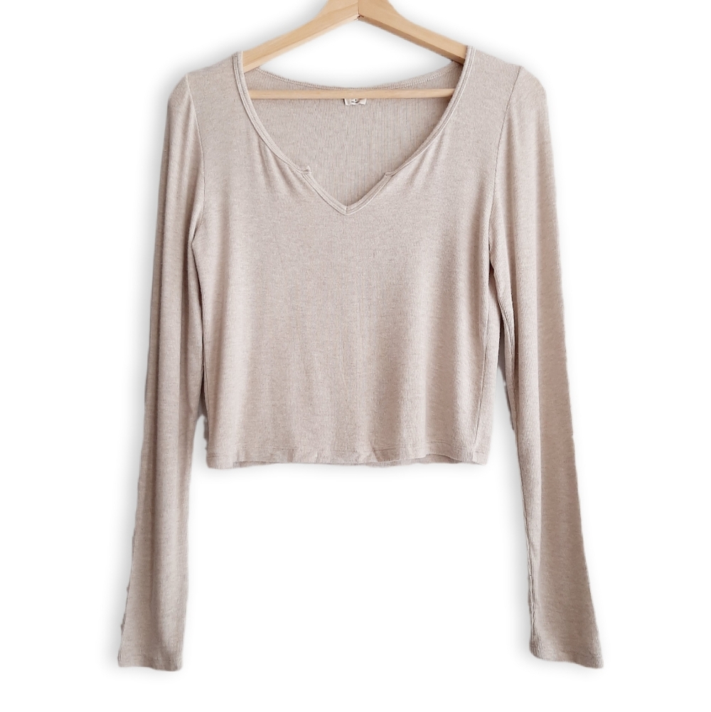 Aritzia Long Sleeve V-Neck Cropped Tee in Light Beige